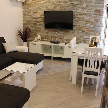 Lägenhet Lucky With Jacuzzi Trogir