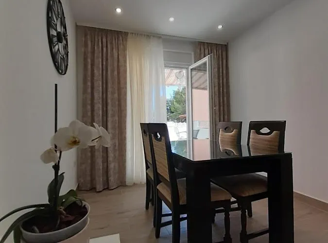 Lucky With Jacuzzi Trogir