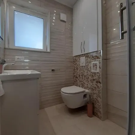 Lucky With Jacuzzi Apartman *