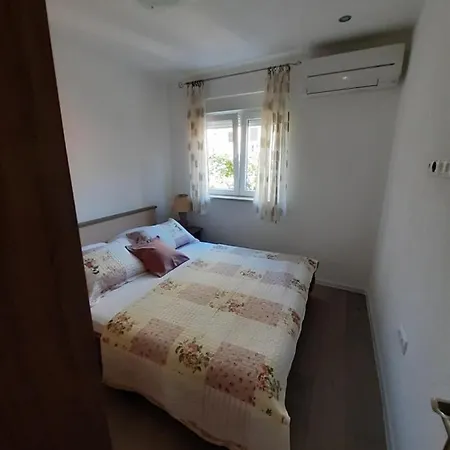 Apartman Lucky With Jacuzzi