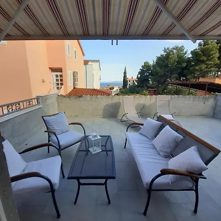 Apartman Lucky With Jacuzzi Trogir