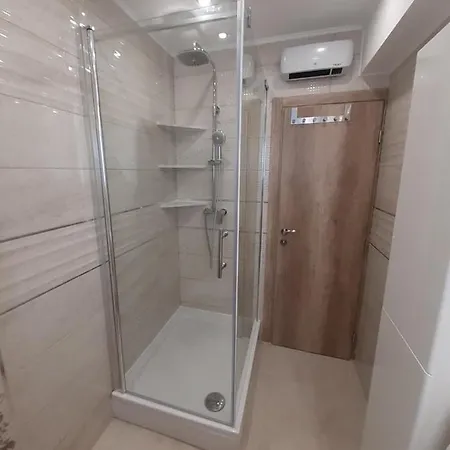 Lucky With Jacuzzi Apartman *