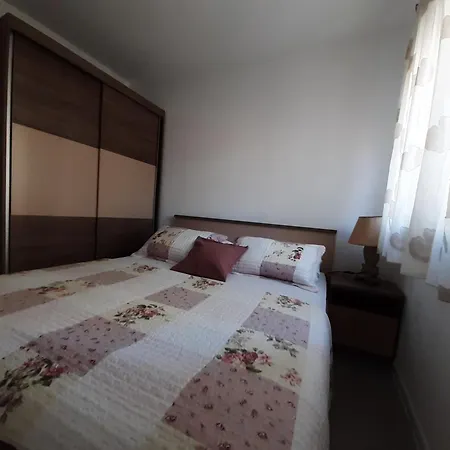 Lucky With Jacuzzi Apartman