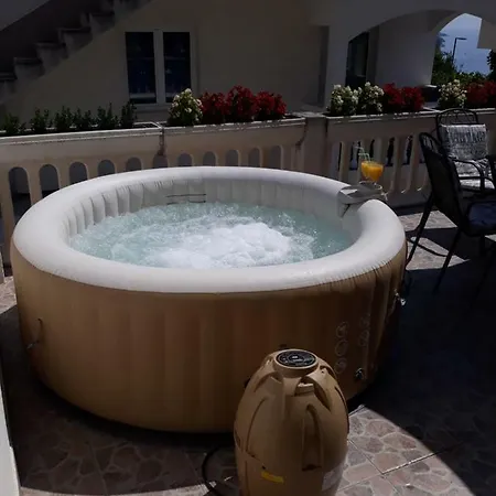 شقة Lucky With Jacuzzi *