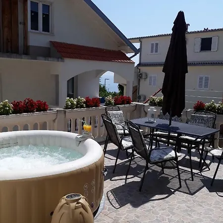 Apartmán Lucky With Jacuzzi Trogir